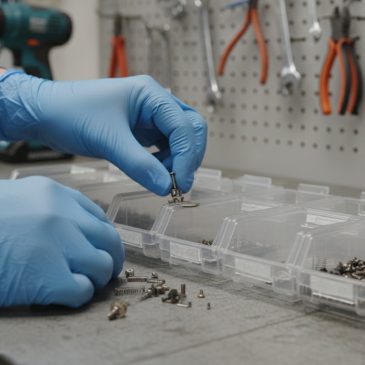 Ordning på reservdelar och småkomponenter, så minskar du stillestånd och dubbelköp